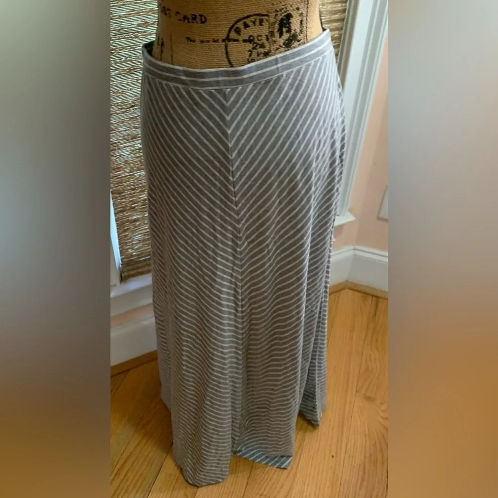 Lauren Conrad Gray and White Striped Maxi Skirt Size M NWT - Picture 3 of 6